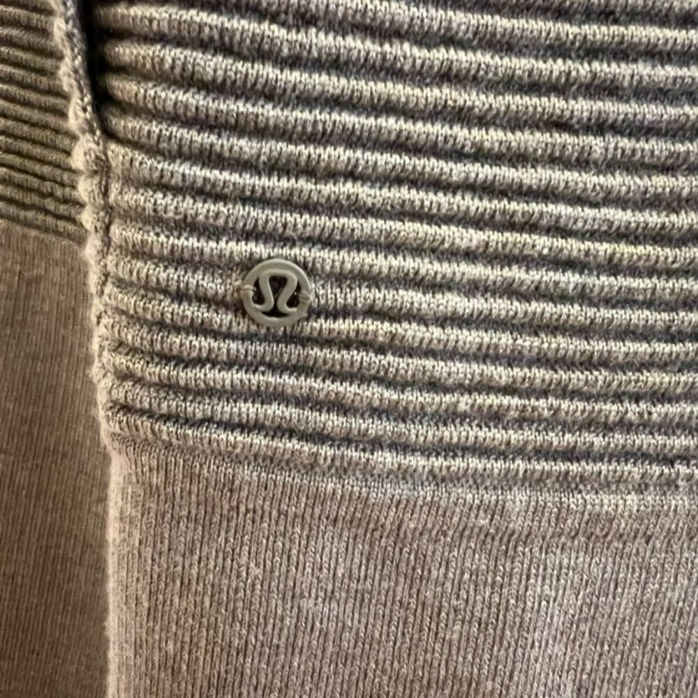 Lululemon Sit In Lotus Wrap II Cardigan Womens 6 Green Merino Wool Yoga Sweater - Picture 8 of 16